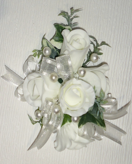 Pin corsage ivory rose buds/crystal and diamante 